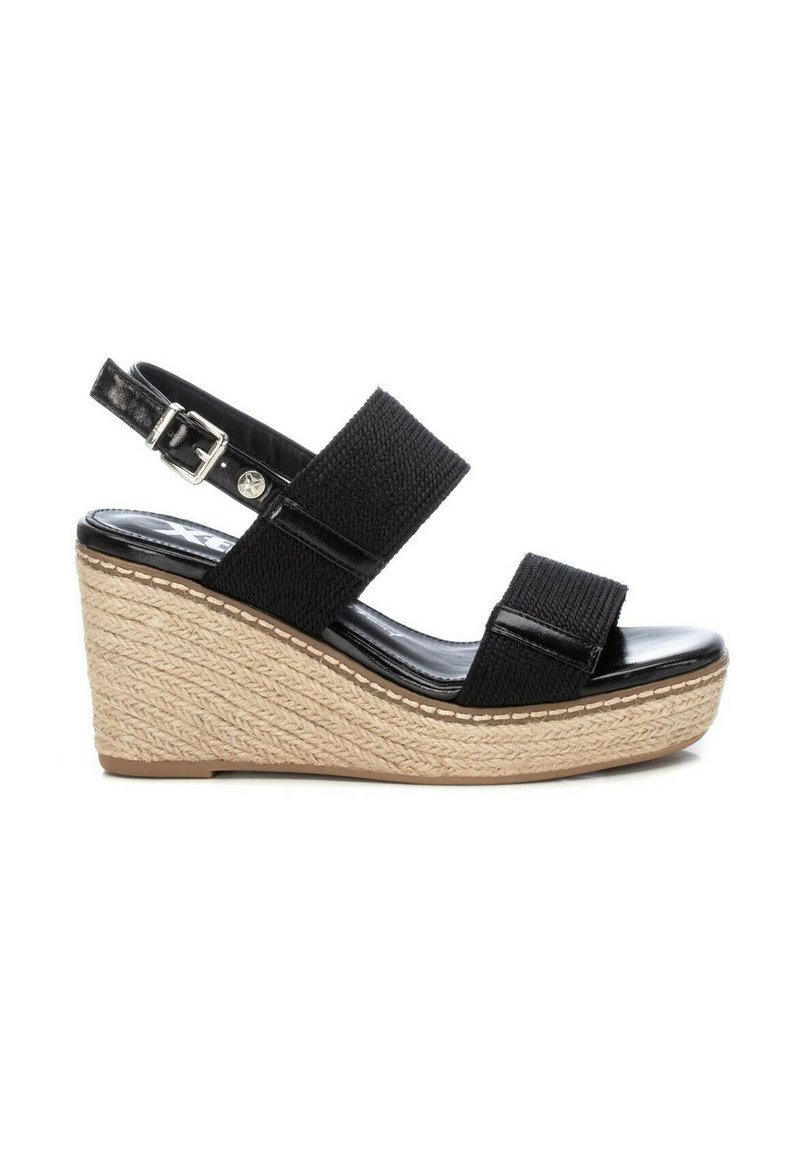 XTI Sandalen met sleehak zwart