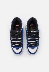 Globe SABRE - Trainers - blue