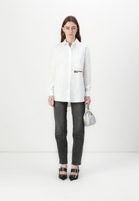 Karl Lagerfeld Jeans RELAXED  - Užsagstoma palaidinė - white