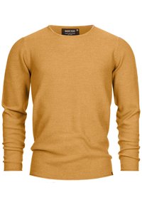 Suéter amarillo mostaza, hecho de una tela texturizada. Presenta un cuello redondo y mangas largas con una silueta ajustada, sin herrajes visibles.