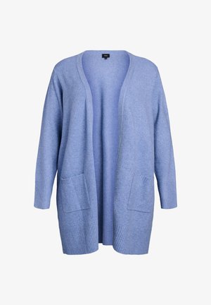 Lyseblå cardigan med en løs pasform, lange ærmer og to frontlommer. Lavet af blødt stof med ribbede detaljer ved ærmerne og kanten.