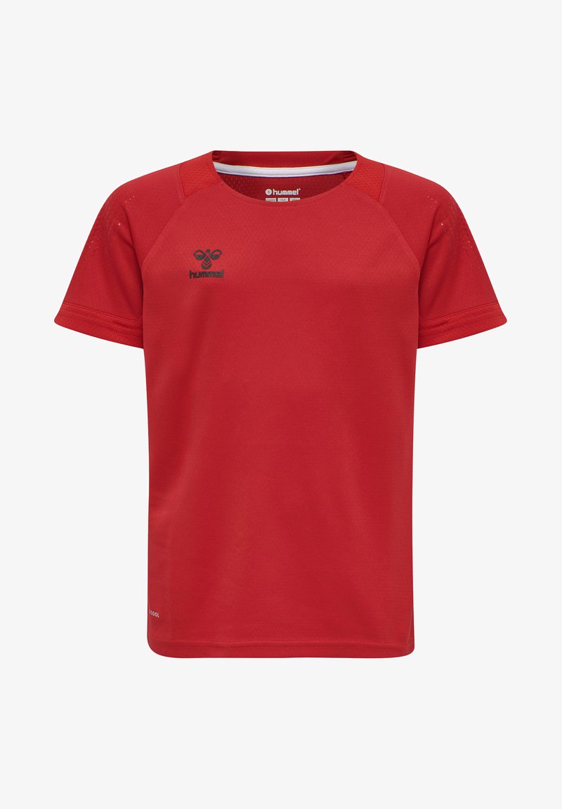 Röd sporttröja med kort ärm och raglanärmar, med en svart logotyp på vänster bröst och en slät, andningsbar tygstruktur.