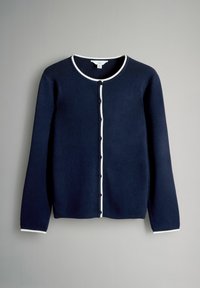 Cardigan albastru marin cu decolteu rotund, bordură albă și închidere cu nasturi. Mâneci lungi cu accente albe la manșete, textură ribată.