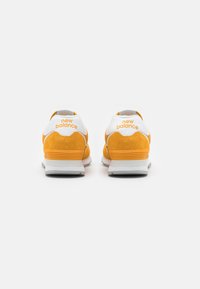 New Balance ML574 UNISEX - Sapatilhas - yellow