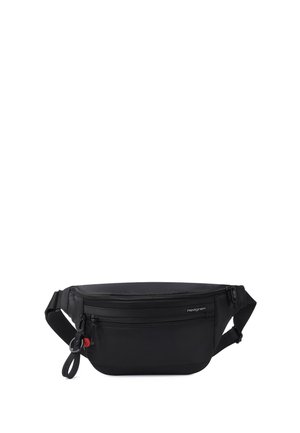 Sac ceinture en tissu noir avec deux compartiments zippés, sangle réglable et petite étiquette logo rouge sur le côté avant gauche.