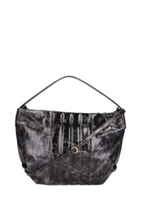 Borsa a tracolla in pelle nera con finitura texture, caratterizzata da pieghe verticali e una tracolla removibile. Dettaglio in metallo circolare.