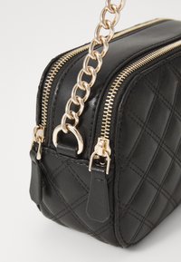 Guess GIULLY CAMERA BAG - Schoudertas - black