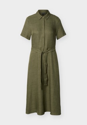 Olivengrønn midi-kjole med korte ermer, krage, knapper foran og matchende stoffbelte i midjen.