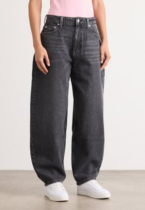 Zwarte wijde jeans met hoge taille, met vijf zakken, metalen knoop en contrasterende stiksels. Stof lijkt op denimtextuur.