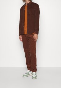 Pier One Tygbyxor - brown