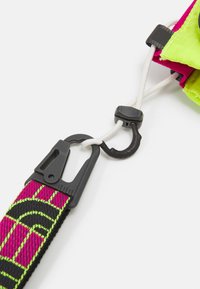 The North Face BOREALIS WATER BOTTLE HOLDER UNISEX - Rankinė per petį - fizz lime-pink primrose-white dune