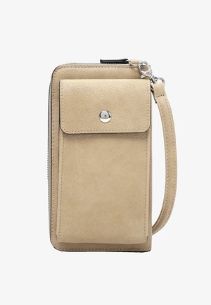 Beige Lederbörse mit strukturierter Oberfläche, ausgestattet mit einer Klappe vorne, silberner Druckknopf und einem abnehmbaren Handgelenkriemen.