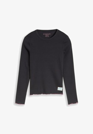 Zwart geribd shirt met lange mouwen en ronde hals, roze afwerking aan mouwen en zoom, en een klein wit labelletje vlak bij de onderzoom.