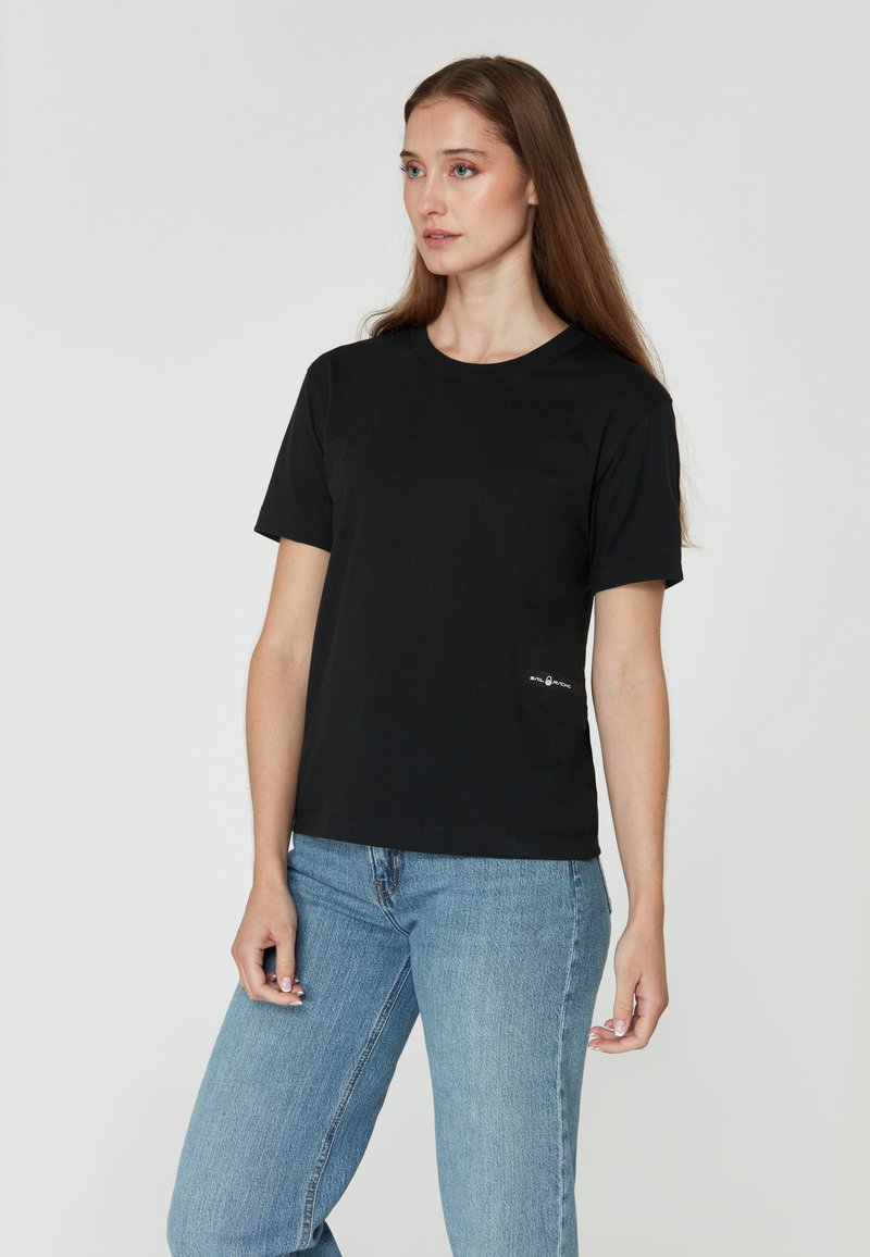 Sail Racing W RACE HEAVY TEE - T-shirts basic - carbon