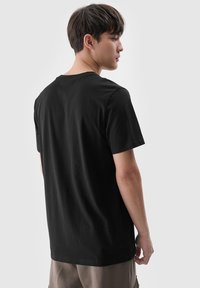 4F - T-shirt z nadrukiem