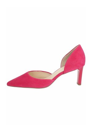 Chaussure à talon haut en daim rose avec un bout pointu et un design ouvert sur les côtés. Caractéristiques : un talon fin rose et un intérieur doux.