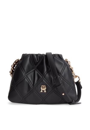 Borsa a tracolla in pelle nera trapuntata con catenella dorata e logo "TH" dorato al centro davanti.