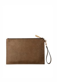 Pochette in pelle marrone con trama, chiusura a zip, forma rettangolare sottile e cinturino da polso. Presenta un motivo a grana sottile.