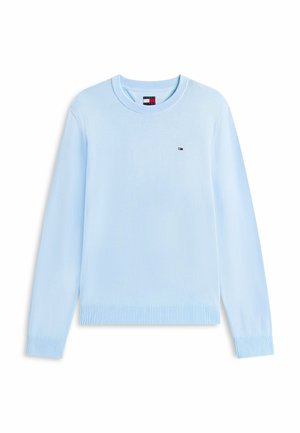 Suéter de manga larga color azul claro con cuello redondo, puños y dobladillo acanalados, con un pequeño logo de la bandera de Tommy Hilfiger en el pecho.