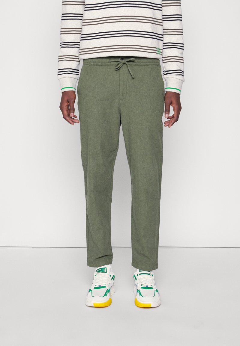 Herren Chinos | Selected Homme SLIMTAPERED NEWTON Stoffhose olivine/oliv - DW54071 Herren Chinos | Selected Homme SLIMTAPERED NEWTON Stoffhose olivine/oliv - DW54071