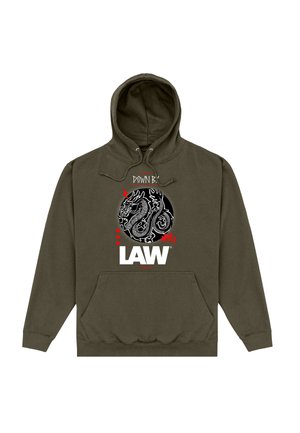 Oliwkowa bluza z kapturem z czarno-białą grafiką smoka z przodu, czerwone akcenty, tekst „DOWN BY” nad i duży napis „LAW” pod grafiką.