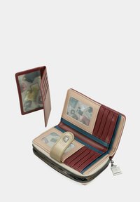 Bifold-Lederbörse und Kartenhalter in Beige, Burgunderrot und Blau mit transparenten Ausweisfenstern, mehreren Kartenfächern und einem Reißverschluss-Münzfach.