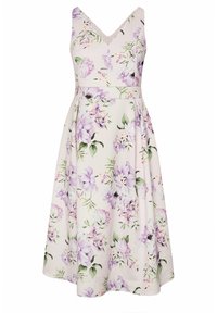 Blommig klänning med V-ringning, plisserad kjol och lavendelblommönster på en ljus bakgrund. Tillverkad av ett mjukt tyg med en slät struktur.