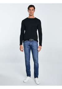 Neizvēlēts, schwarz