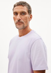 ARMEDANGELS MAARKUS SOLID - T-shirt basic - soft lilac