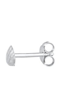 Silverörhänge med en texturerad, snäckformad design som har ett stift och lås. Slät yta med en polerad metallglans.