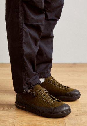 Birkenstock BEND DIP LOW FE TROPIC GREEN - Tenisky - tropic green