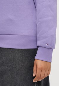 Tommy Hilfiger Curve CLASSIC SCRIPT ZIP - Sweatshirt - lavender ash