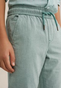 WE Fashion Tygbyxor - grün