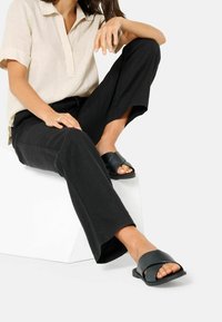 BRAX Tygbyxor - black