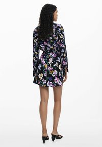 Desigual FLORAL KNOT SHORT - Vapaa-ajan mekko - black