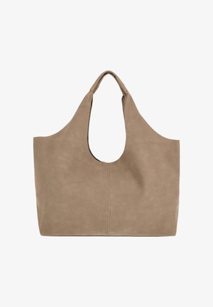 Beżowa, miękka torba na ramię z imitacji skóry, o zaokrąglonym górnym kształcie i szerokim, wydłużonym otwarciu. Pojedynczy szew na środku; gładka tekstura.