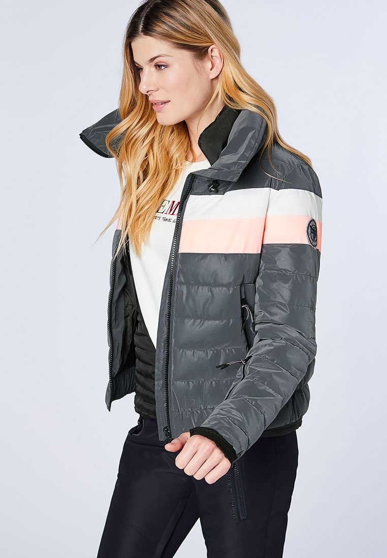 Damen Sportbekleidung | Chiemsee SIGUANG WOMEN, PADDED JACKET, LOOSE FIT Skijacke deep black/schwarz - NI56696 Damen Sportbekleidung | Chiemsee SIGUANG WOMEN, PADDED JACKET, LOOSE FIT Skijacke deep black/schwarz - NI56696