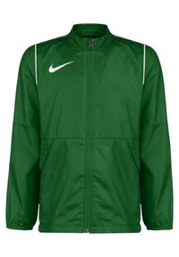 Groene Nike-jack met een rits aan de voorkant, hoge kraag en witte accentstrepen op de schouders. Gemaakt van soepel, lichtgewicht materiaal.