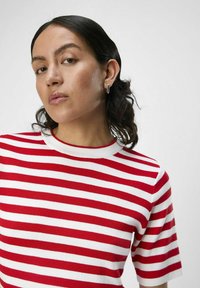 Object OBJESTER mleczny