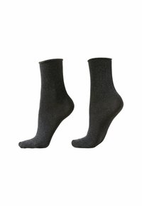 Schwarze Knöchelsocken mit weicher Textur und dezentem Schimmer. Mittlere Höhe bis zur Wade mit geripptem Bündchen, geeignet für den täglichen Gebrauch.