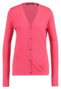 Rosa gestrickte Strickjacke mit V-Ausschnitt, langen Ärmeln und vorderer Knopfverschluss. Mit dekorativen Perforationen entlang der Kanten.