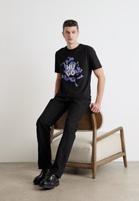 HUGO DIGNITEY - T-shirt med print - black
