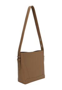 Ruskea nahkainen olkalaukku, joka on litteä muotoiltu, säädettävällä hihnalla ja minimalistisella designilla. Sileä pinta, jossa on hienovaraisia ompelu yksityiskohtia.