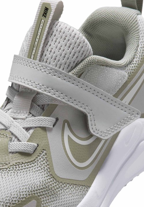 Nike COSMIC RUNNER PS UNISEX - Road running shoes - photon dust spruce fog white — foto 6