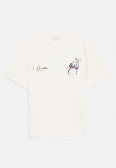 Off-white T-shirt with small print of two musicians, one playing trumpet and one on drums, and text "Filling Pieces 'United By Rhythm'".