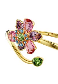 Bracciale floreale oro con pietre preziose rosa, viola, blu e verdi di varie forme, che mette in risalto dettagli intricati e colori vivaci.