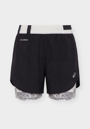 Shorts de sport noirs avec doublure intérieure blanche à motif, taille élastique en mesh et petit logo près de l'ourlet sur fond blanc.