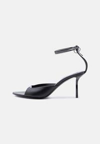 Επιλέχθηκε, black