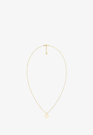 Collana d'oro con una catena sottile, dotata di un pendente circolare. La chiusura presenta un'estensione di catena regolabile e un piccolo cartellino.