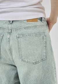 My Essential Wardrobe JESSIE - CROTCH X-WIDE - Laza szabású farmerek - light blue dirty wash